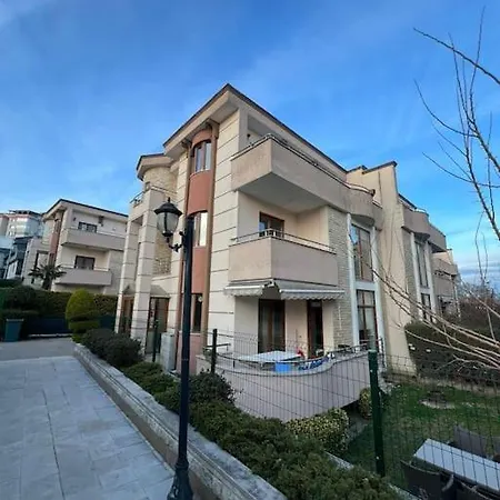 A Comfy By The Marina Villa Istambul