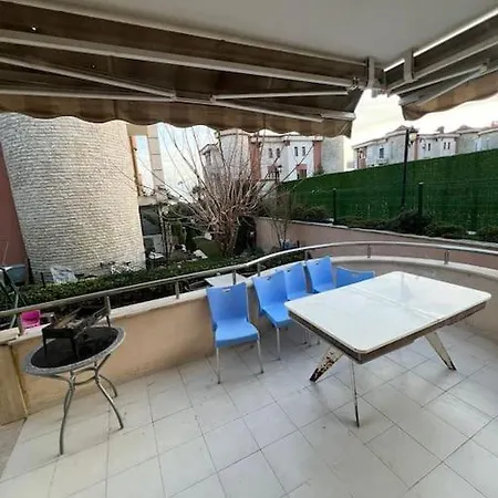 A Comfy By The Marina Villa Istambul